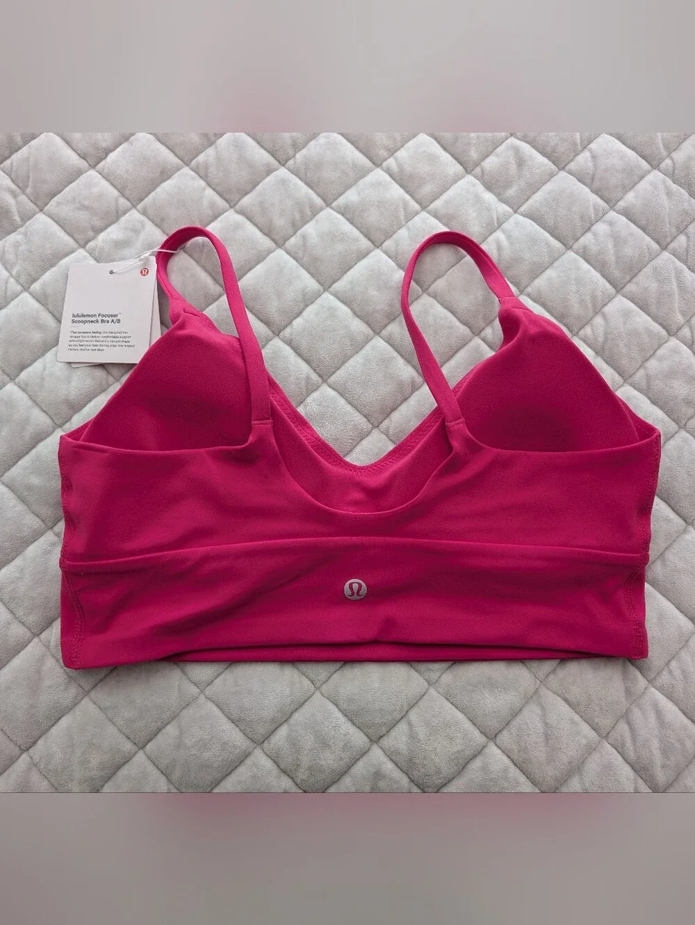 NWT Lululemon Focuser Scoop-neck Nulu Lightweight Bra, Size Medium